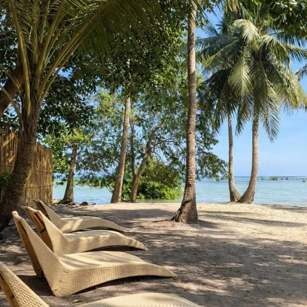 Native Nipa Hut by Sirem Beach Resort, Hotel in Puerto Princesa