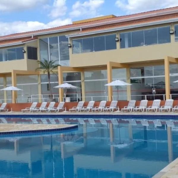 Chalé em Resort Catarina Home Club, Conforto, piscina e lazer completo
