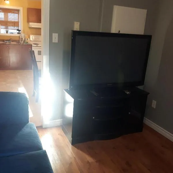 Your private and cozy 1 bedroom sanctuary, hotell i St. John's