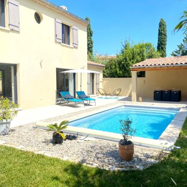 Piscine et villa tout confort au cœur des Alpilles, отель в городе Ма-Блан
