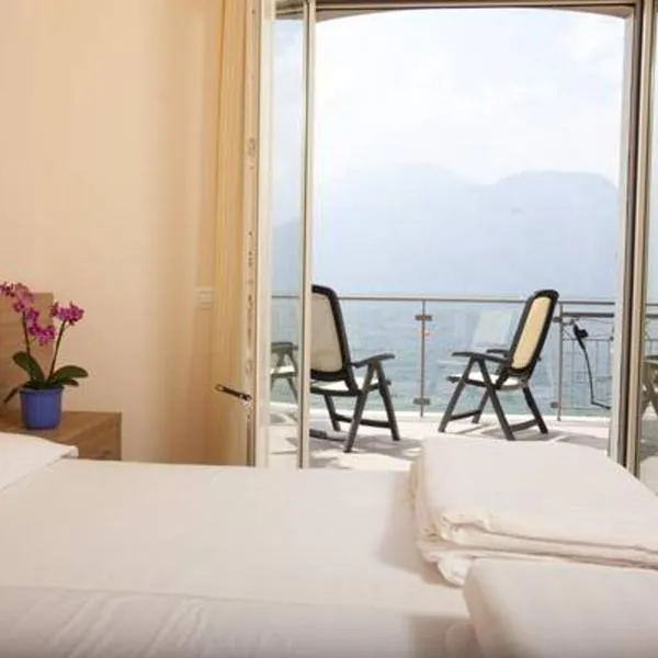 Hotel Garnì Vela d'oro, hotel a Brenzone sul Garda