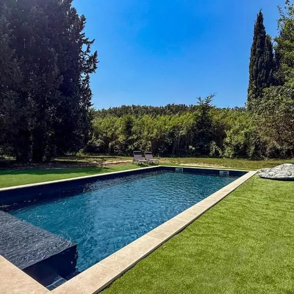 MAS DU RECATI, hotel em Caderousse