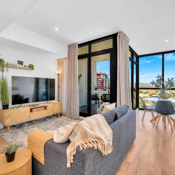 Luxe on Franklin with Car Park, Lap Pool, Sauna, BBQ, hotel in Adelaide
