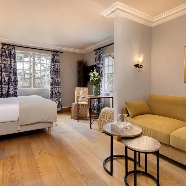 CAZAUDEHORE Hôtel Restaurant Gastronomique Terrasse et Jardins, hótel í Saint-Germain-en-Laye