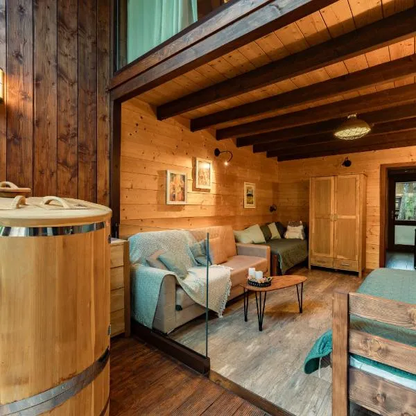 Pinus Villas Lodge with Private Jacuzzi & Phyto-Sauna Retreat, hotel en Zheleznitsa