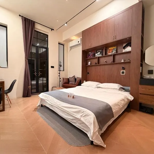 HyggeLiVE Good soundproofing Near the subway, US Consulate, Nanjing Road Jing'an Temple business district Convenient transportation Courtyard music, hotel in Shanghai