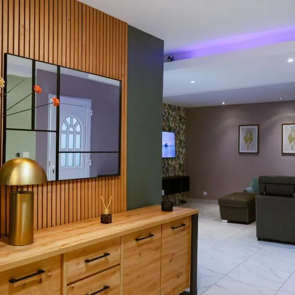Le Vert Santal - T2 chaleureux et confortable, hotel Sada városában