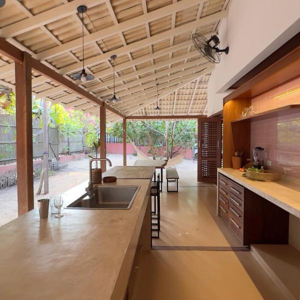 Alter e Estilo, 2 quartos amplos com Ar, 2 banheiros, cozinha completa, charme e conforto junto à Natureza e a 100 metros da praia do Lago Verde