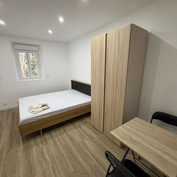 STUDIO deux NEUF A CROSNE, hotell i Crosne