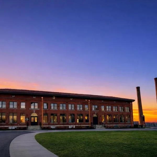 The Laurel Hotel, hotel em Danville