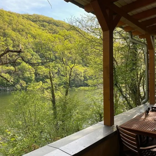 Haus am See with Private Sauna and Lake View, hotel em Heimbach