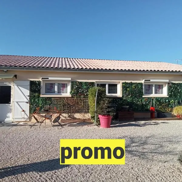 une pause quelque part au jardin des érables et des niwakis, хотел в Saint-Médard-de-Guizières