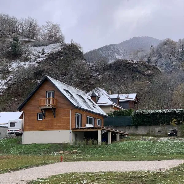 SAS Le Clos de Juzet - appartement neuf - vue montagne -, hotel i Juzet-de-Luchon
