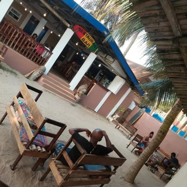 Dizzy Lizzies Beach House Resort, Hotel in Kokrobite