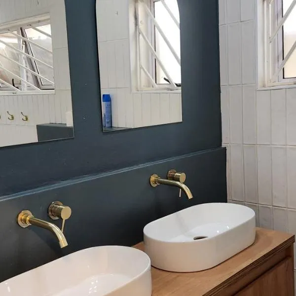 Makoya Guest house, hotell i Germiston