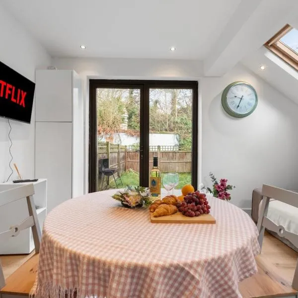 Cozy central Chiswick 3 BD Garden 5 mins to tube, готель у Лондоні