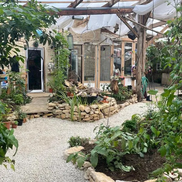 Le petit Permadise: Chassiecq şehrinde bir otel