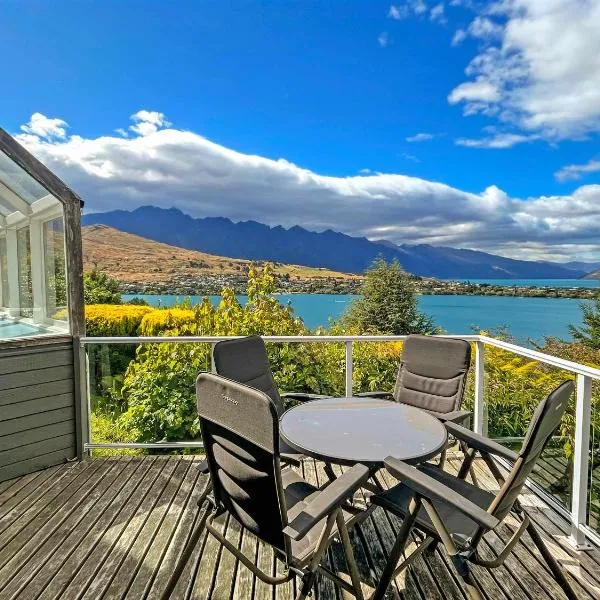 Big House Bigger Views, Hotel in Queenstown