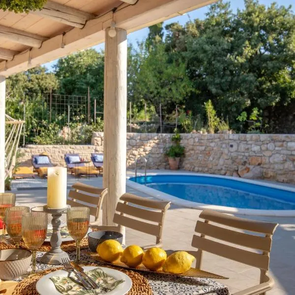 Villa Fjaka Rab, hótel í Barbat na Rabu