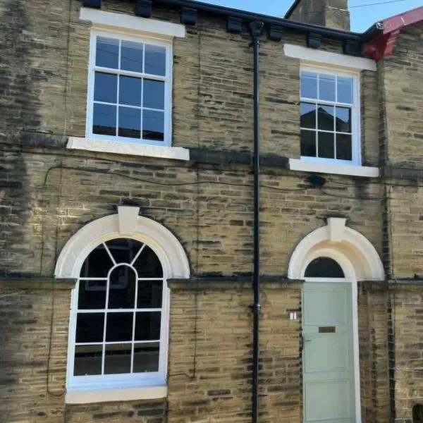 Characterful Grade II listed Victorian Terrace, hotel in Saltaire