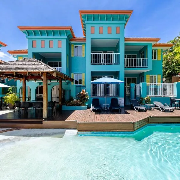 Coconut Palms - In the Heart of Port Douglas & Near the Beach 'Adults Only', Hotel in Port Douglas