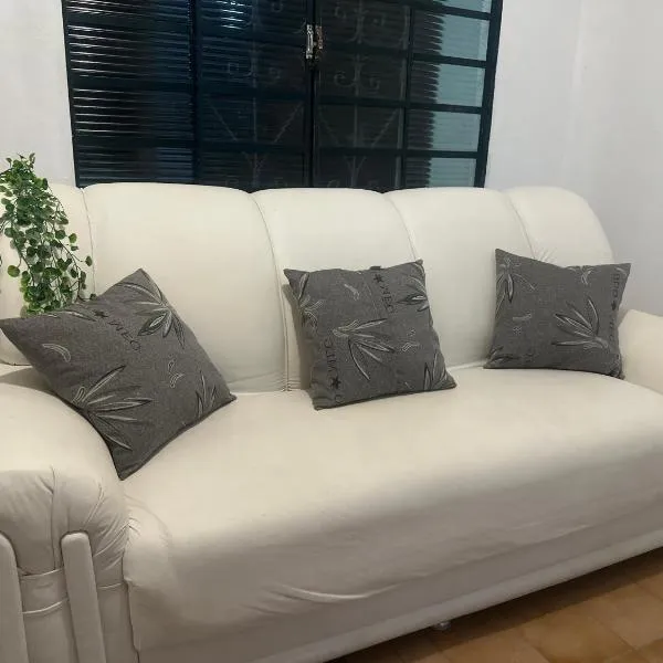 E Lindo Sobrado com 2 quartos em condomínio - Centro, Hotel in Marília