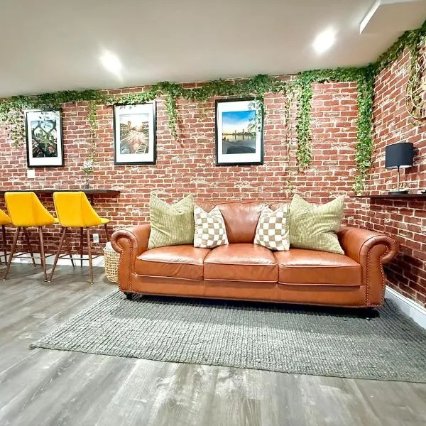 Serene Suite Home near Logan International Airport, hotel em Boston