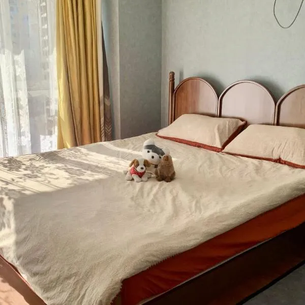 Beijing City Center - 3-bedroom, 2-bathroom duplex family flat, hotel in Beijing