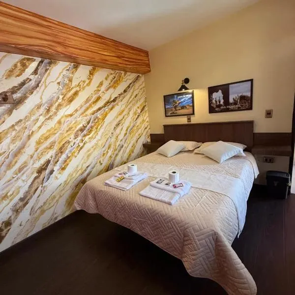 Hotel Elom, hotel di Uyuni