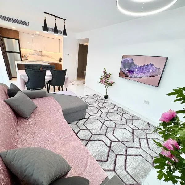 Brand new 2 bedrooms apartment in Grand Sapphire, hotel v destinaci Trikomo
