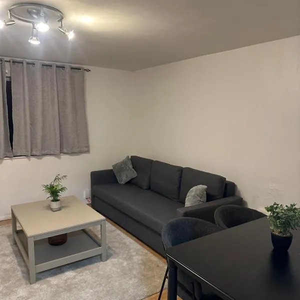 Viesnīca Maya-Ama Cosy 2 Bedroom Flat Near Lakeside Shopping Centre And Grays pilsētā Vesttaroka