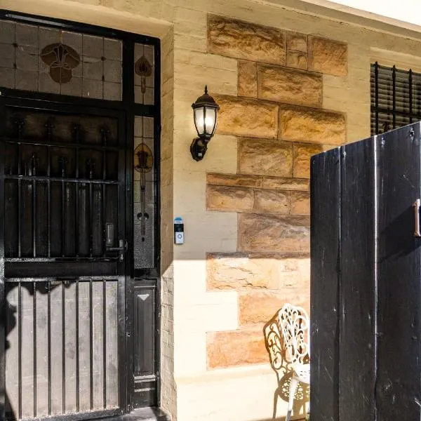 The Arches-Beautiful 3-Bedroom Family Stay Near Adelaide Oval, City Events and Amazing Dining, Hotel in North Adelaide