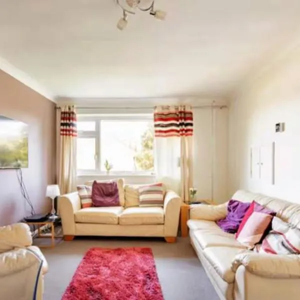 A Home from Home -2 Bed Flat & Free Driveway Parking, ξενοδοχείο στο Άσκοτ