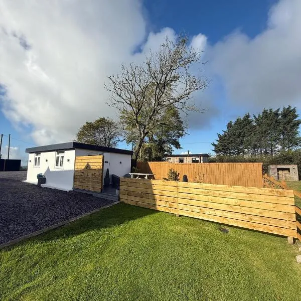 Seiriol, Modern Lodge with Games Room Access, Hotel in Menai Bridge