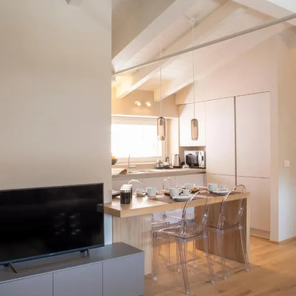 Time to Be - Luxury Apartments Centro Storico, hotel in Peschiera del Garda