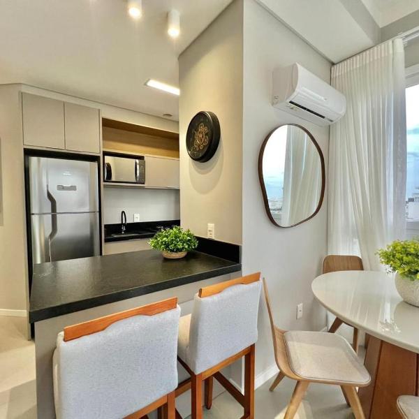 Excelente localização e acomodação, apartamento novo, próximo ao mar - Foto 5