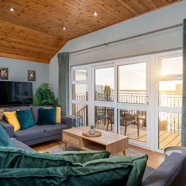 Shannon View Jungle House, hotel i Athlone