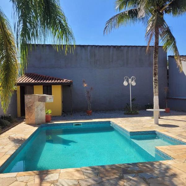 Casa na praia em condomínio com piscina e ar-condicionado