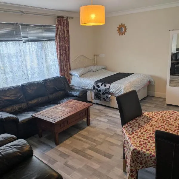 DACH Apartments - Cozy 3 bed Apartment in Hendon, hotel sa Colindale