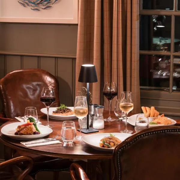 Flower Pot Hotel، فندق في هينلي على نهر التايمز