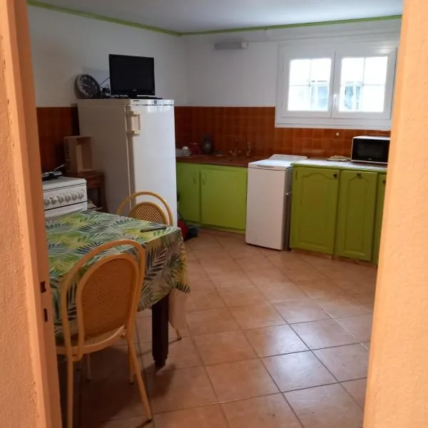 Saint-Romain-sur-Vienne에 위치한 호텔 Vive le vert pomme !