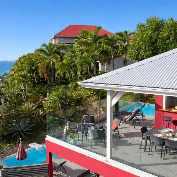 Piscine privée, vue mer, terrasse 40 m2, 2 chambres, hotel in Les Trois-Îlets