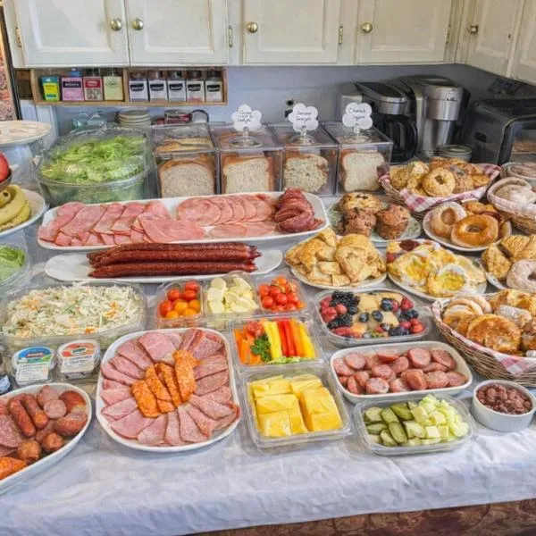 Cozy Nook in Fraser Valley Getaway with Breakfast, khách sạn ở Abbotsford