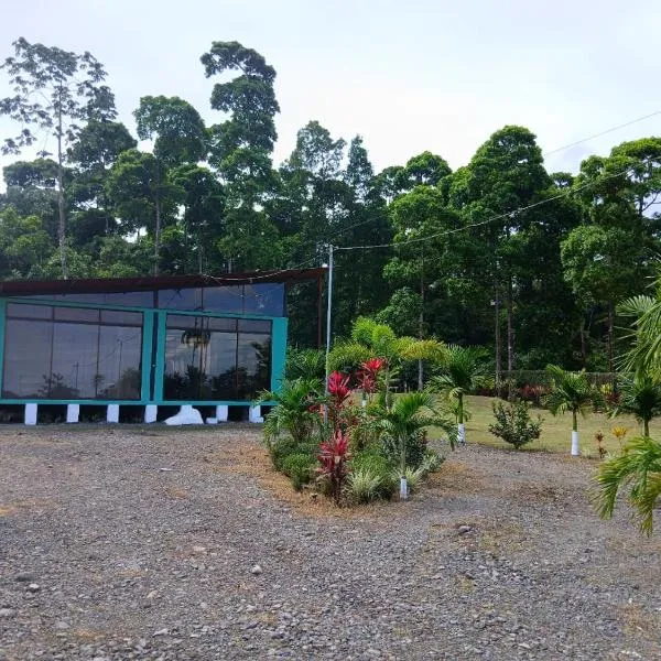 Tropical Crystal House, hotel a Guápiles