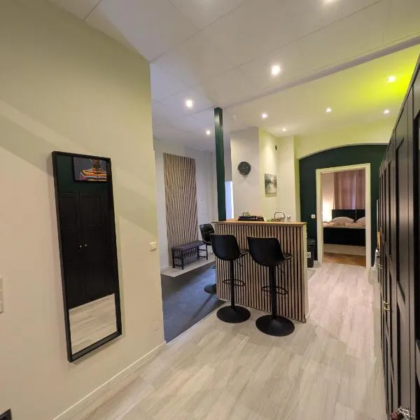 Munich Apartment 110 qm with 3 Bedrooms very cetral location 1 to 10 Guests, hotel v Mníchove