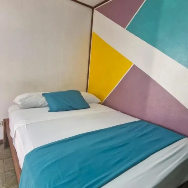 Cabinas Palmer, готель у місті Кахуіта