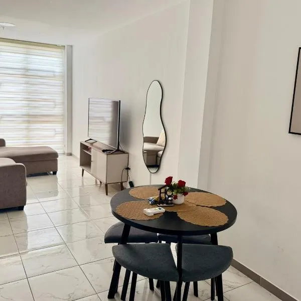 Exclusivo Departamento en vía a la costa, ideal para citas en el consulado, Hotel in Guayaquil