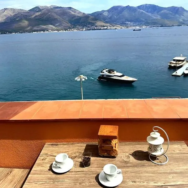 Sunflower Marina -Attico Vista Mare-, hotel in Gaeta