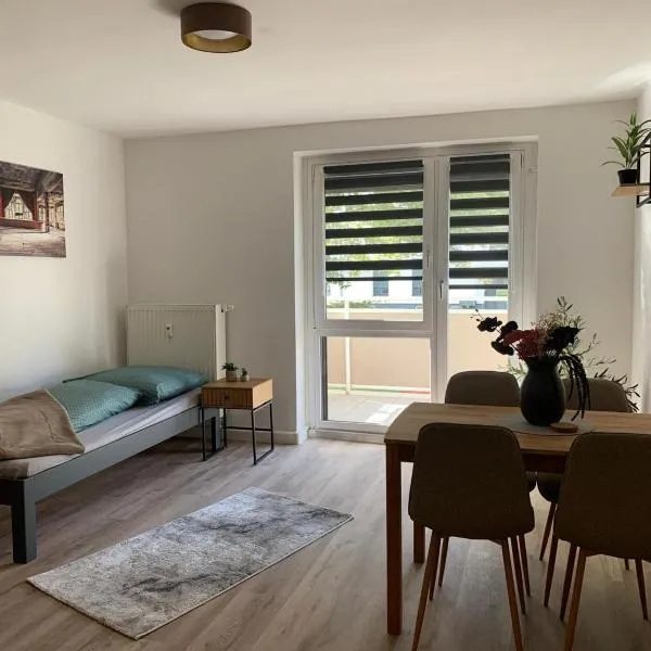 moderne Ferienwohnung Nähe Goitzschesee, hotelli kohteessa Greppin