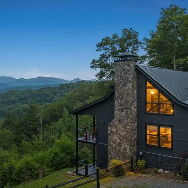 Top of the Mountain Breathtaking Views Hot Tub, viešbutis mieste Blu Ridžas